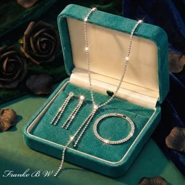 Wieczorowy Komplet Biżuterii BWS01 "Krystaliczna Kaskada"